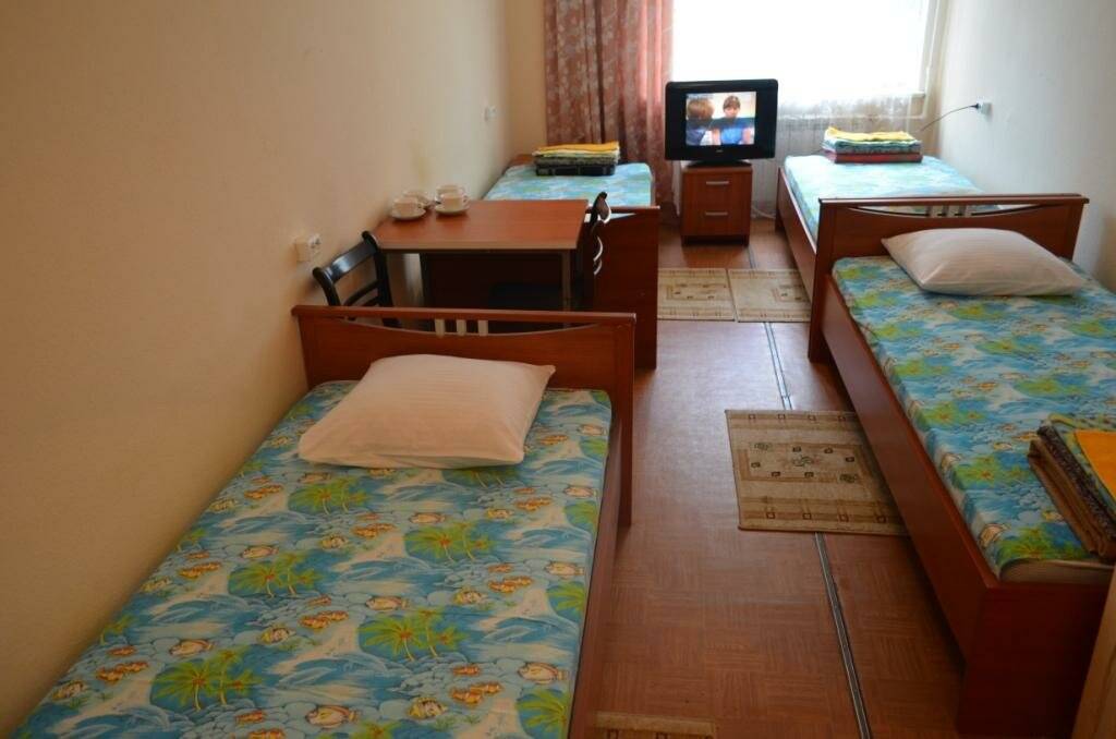 Номер стандарт с 4 односпальными кроватями (удобства на этаже)